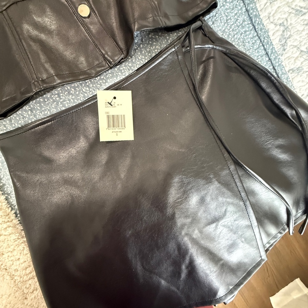 GUESS Leather corset top and skort S NWT - Picture 3 of 8